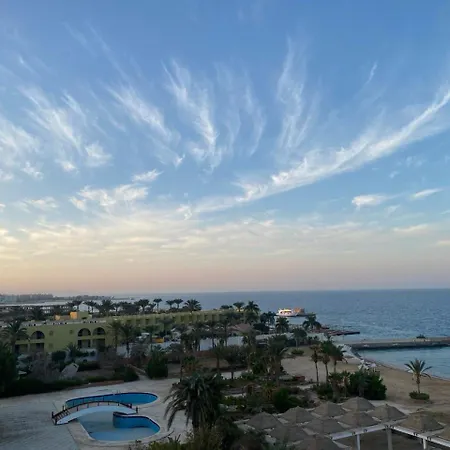 Luxurious And Cozy Seafront Studio Near Gouna